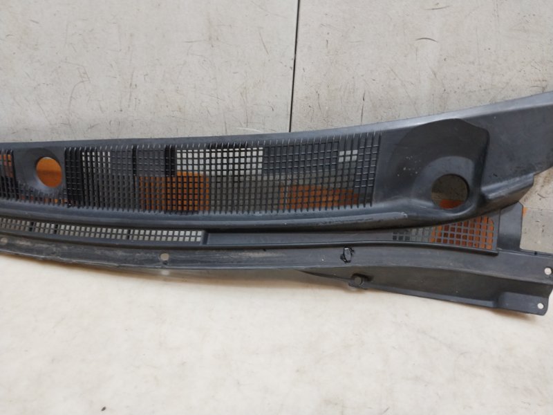 Планка под лобовое стекло