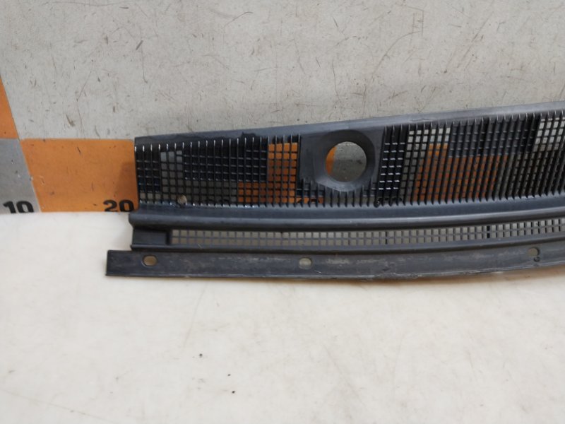 Планка под лобовое стекло