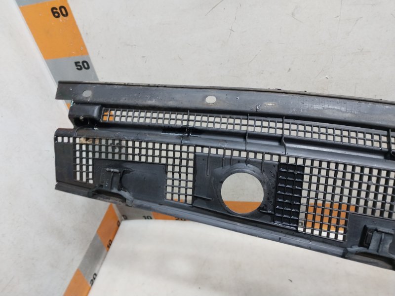 Планка под лобовое стекло