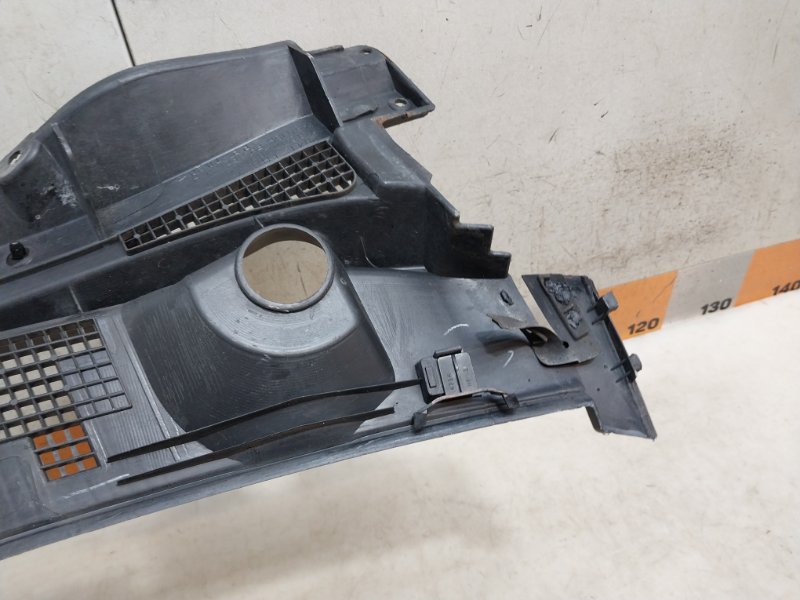 Планка под лобовое стекло