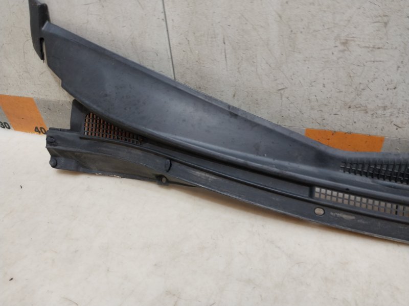 Планка под лобовое стекло