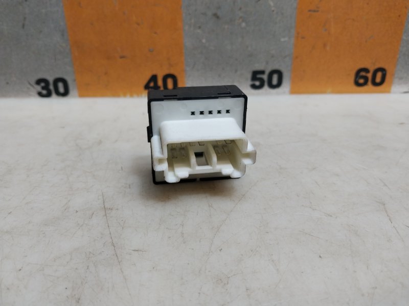 Кнопка регулировки зеркала