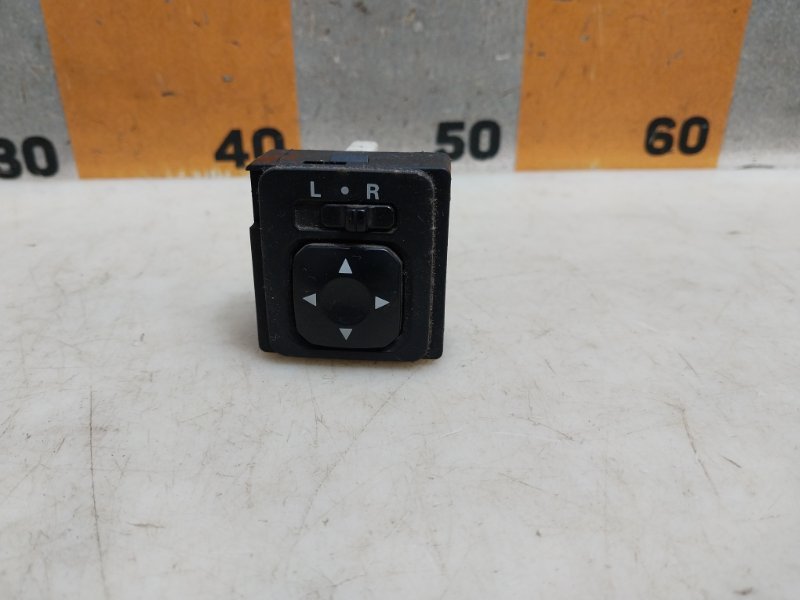 Кнопка регулировки зеркала