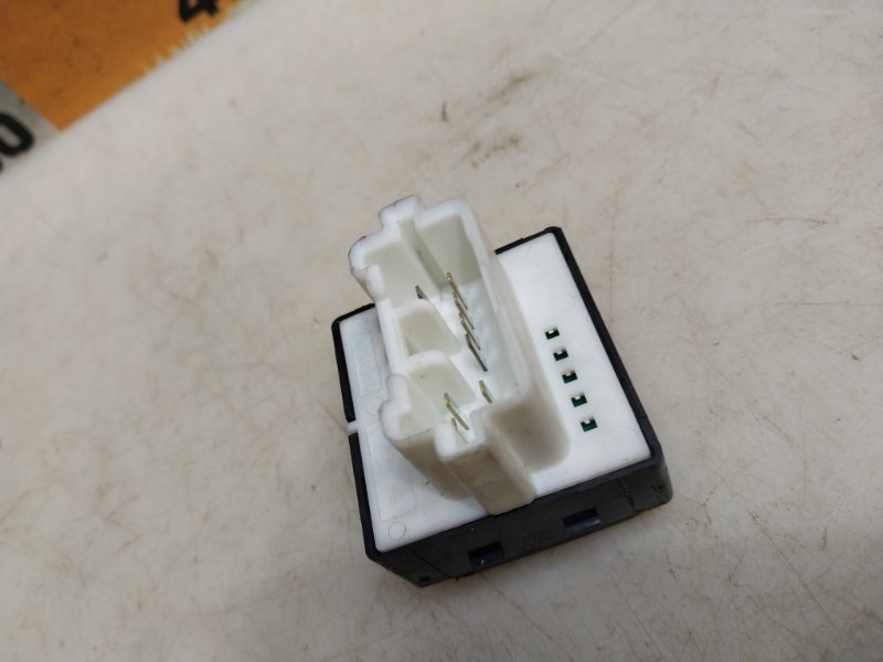 Кнопка регулировки зеркала