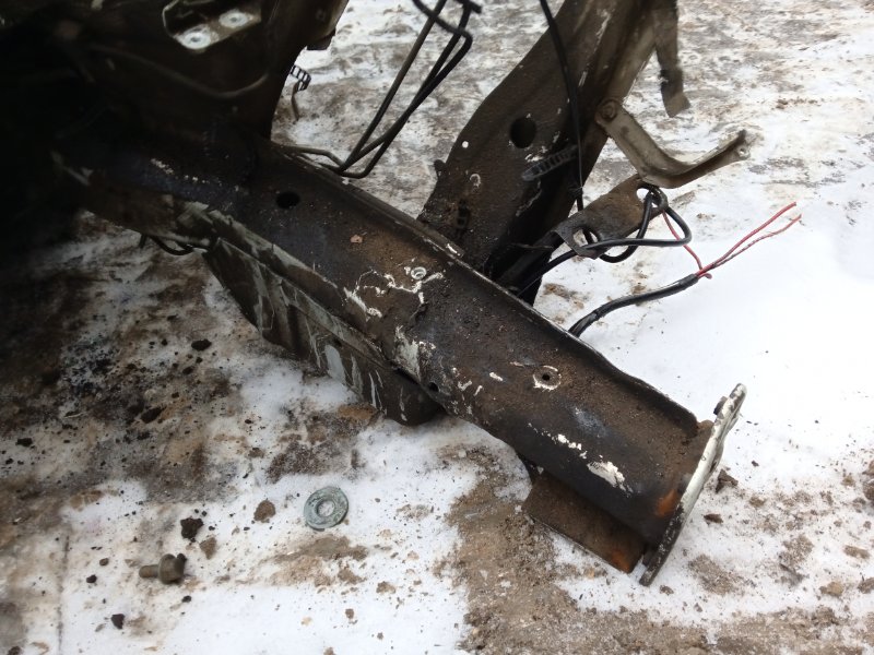 Лонжерон передний левый