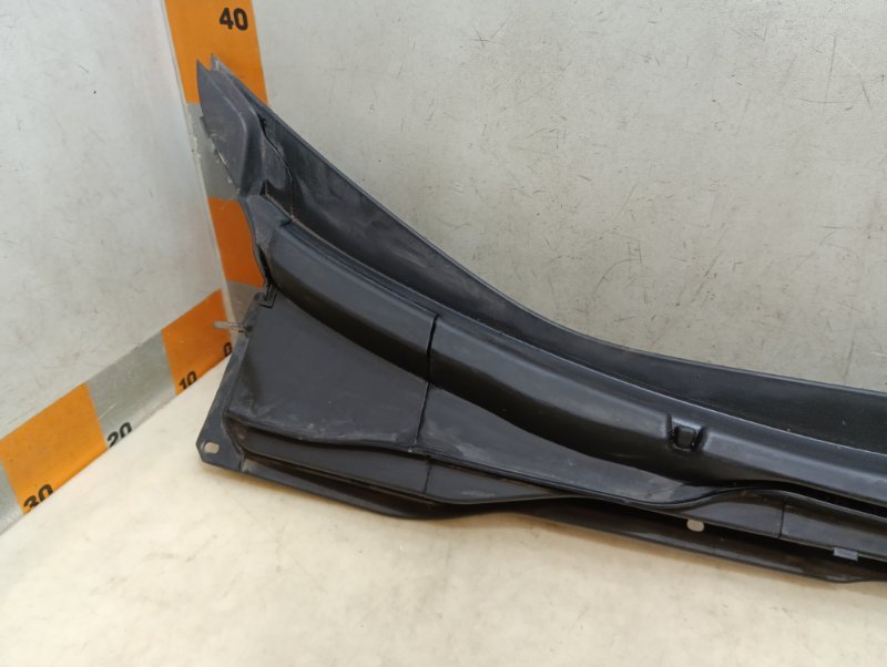 Планка под лобовое стекло