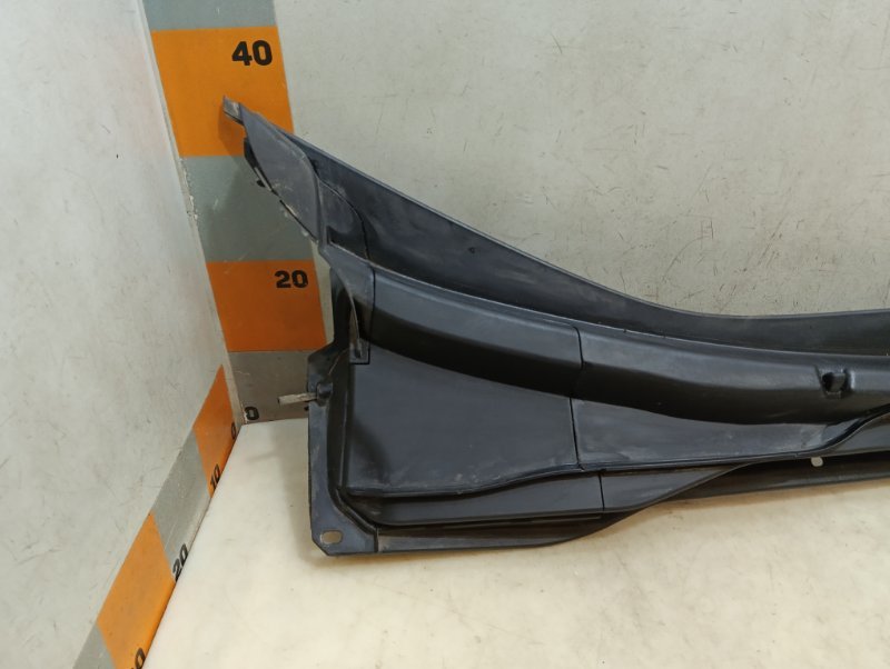 Планка под лобовое стекло