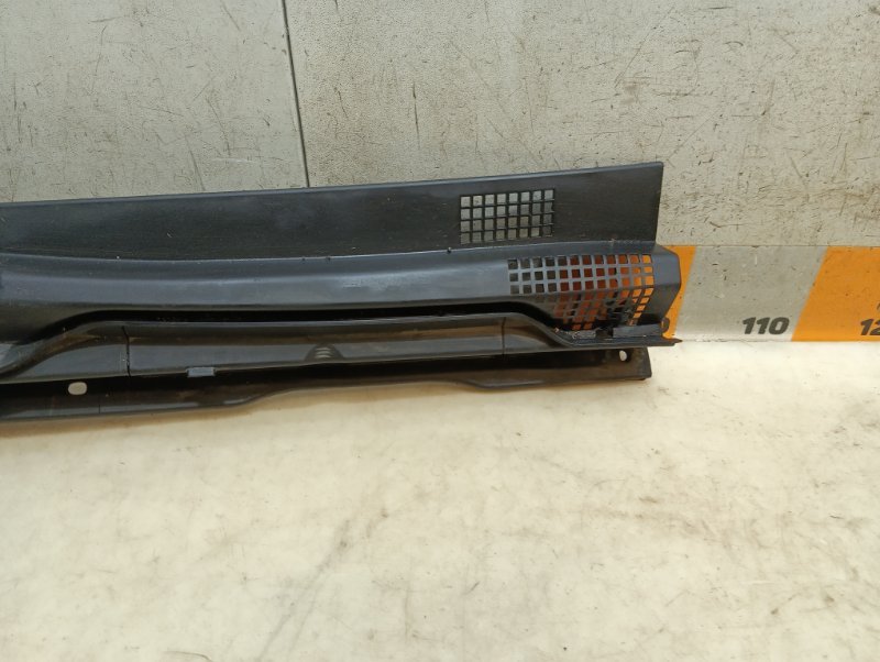 Планка под лобовое стекло