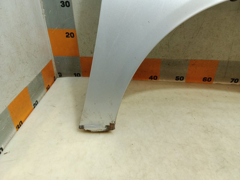 Крыло переднее правое