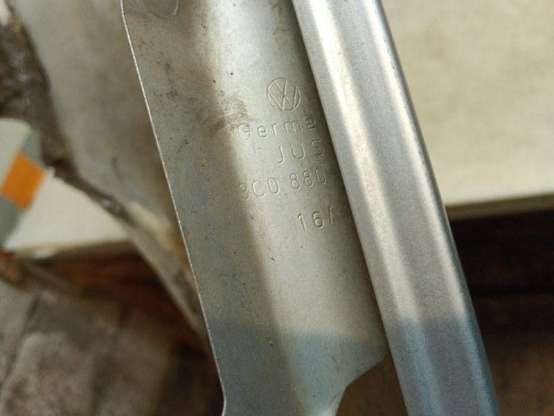 Крыло переднее правое