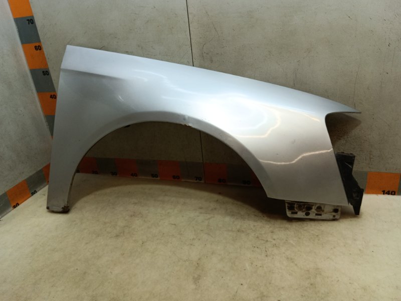 Крыло переднее правое