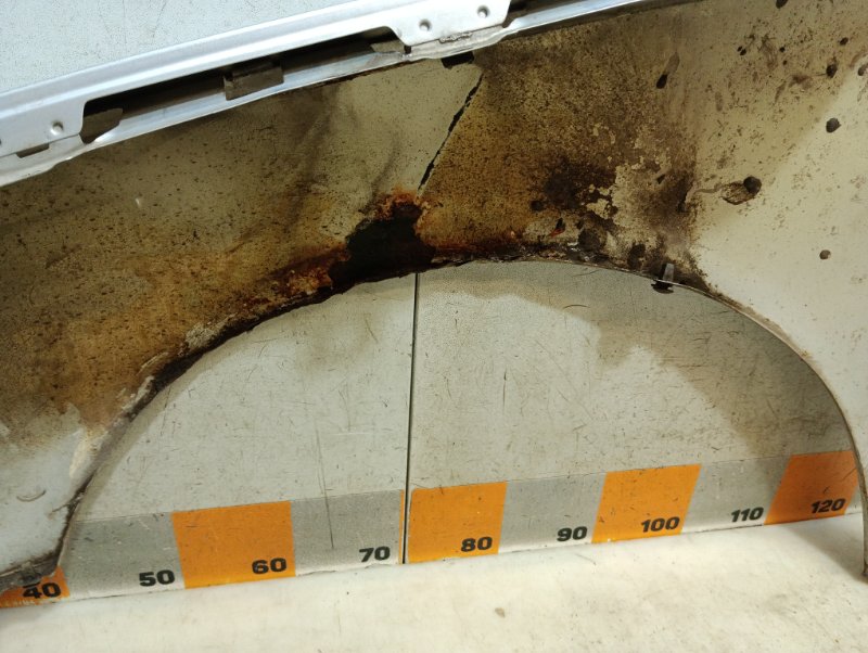 Крыло переднее правое