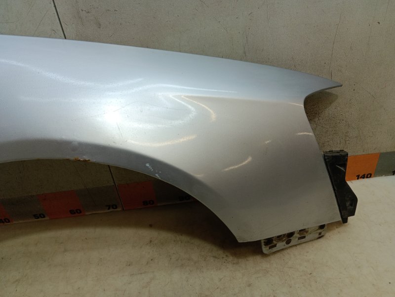 Крыло переднее правое