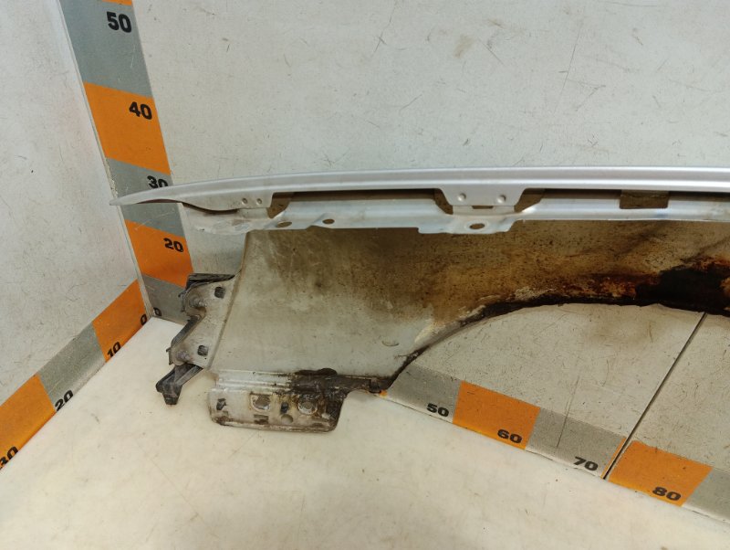 Крыло переднее правое