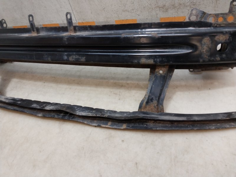 Усилитель переднего бампера