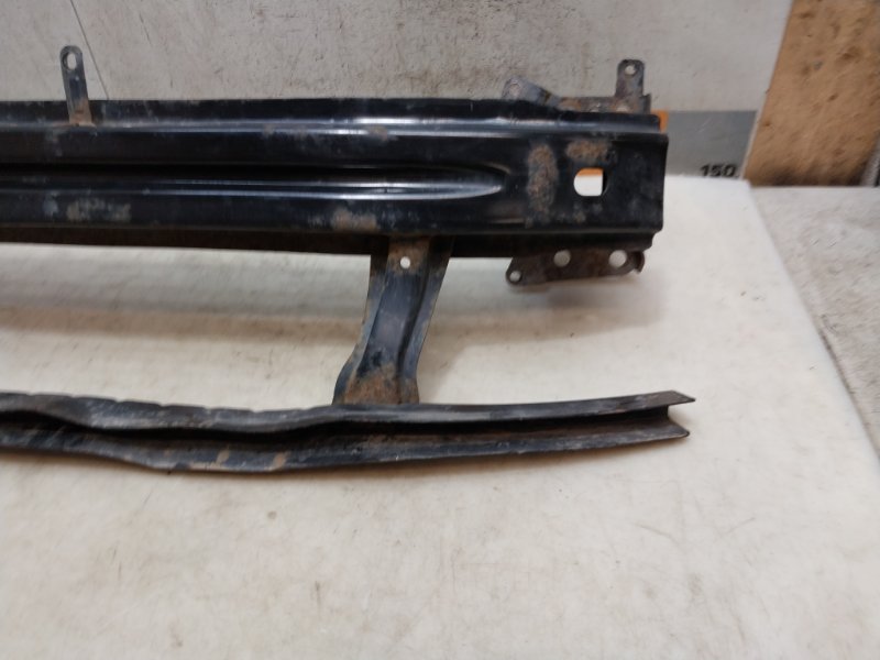 Усилитель переднего бампера