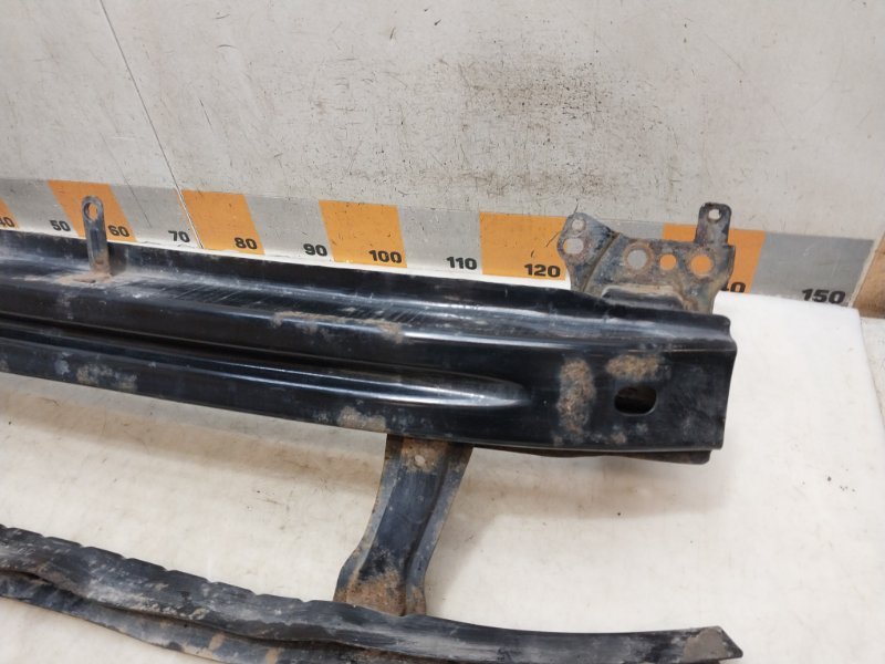 Усилитель переднего бампера