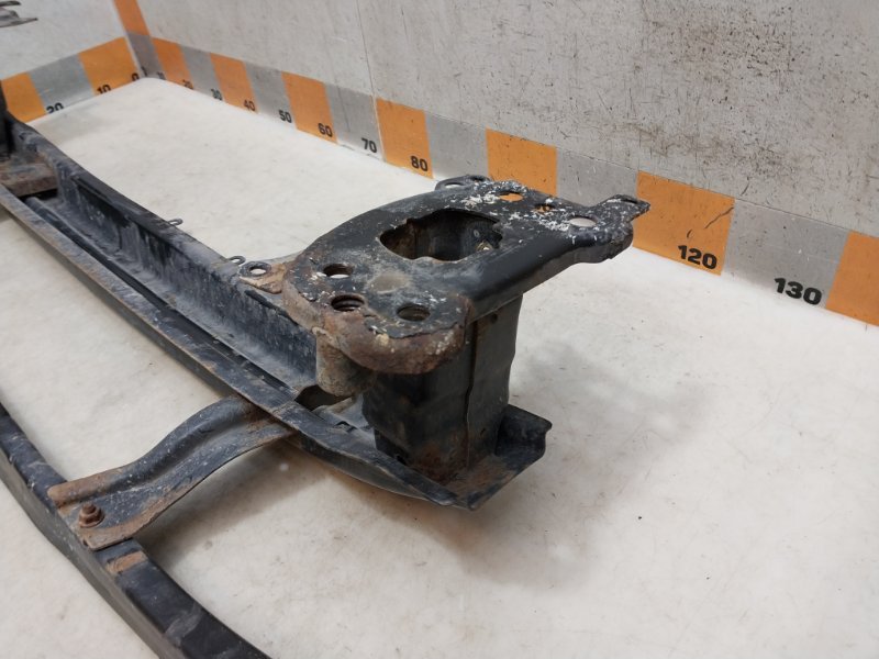 Усилитель переднего бампера