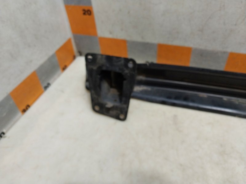 Усилитель заднего бампера