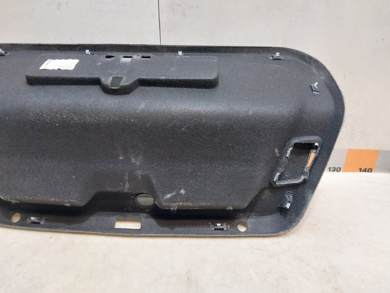 Обшивка крышки багажника