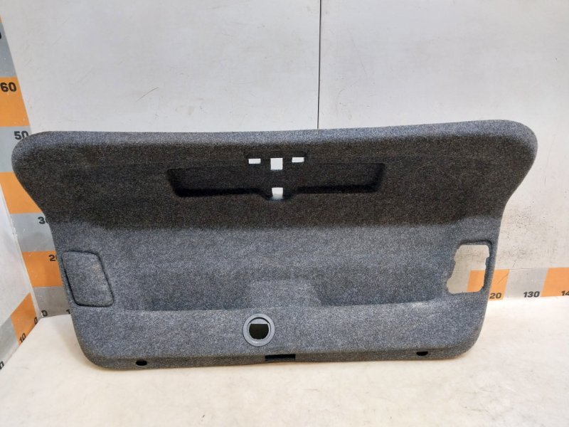 Обшивка крышки багажника