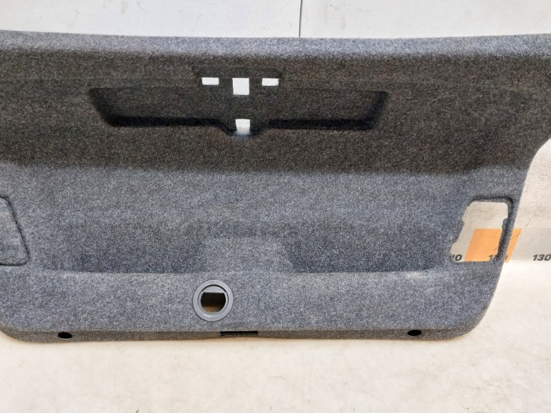 Обшивка крышки багажника