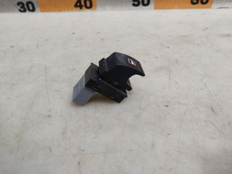 Кнопка стеклоподъемника