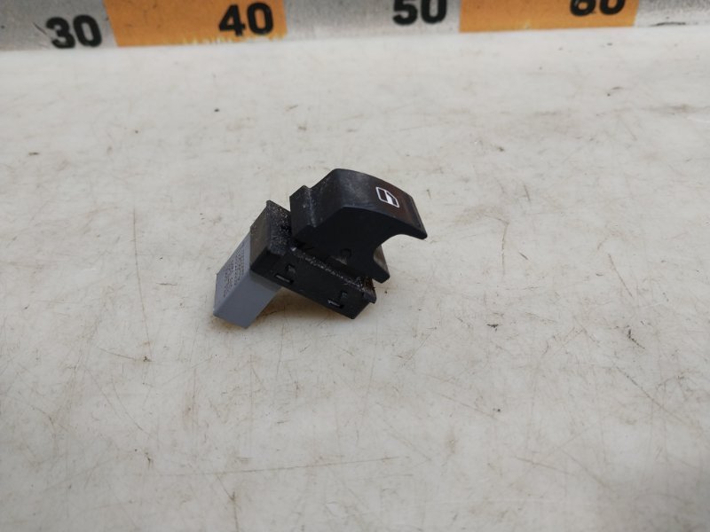 Кнопка стеклоподъемника