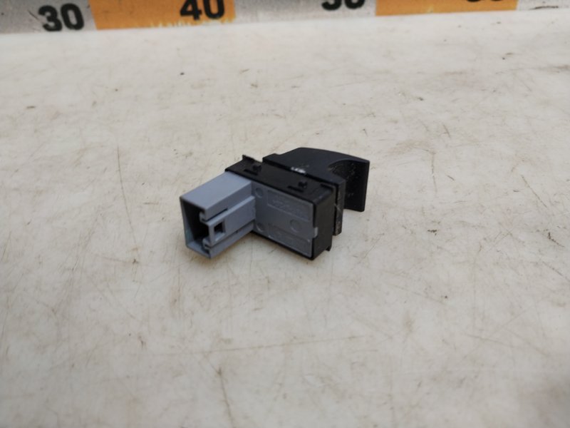 Кнопка стеклоподъемника