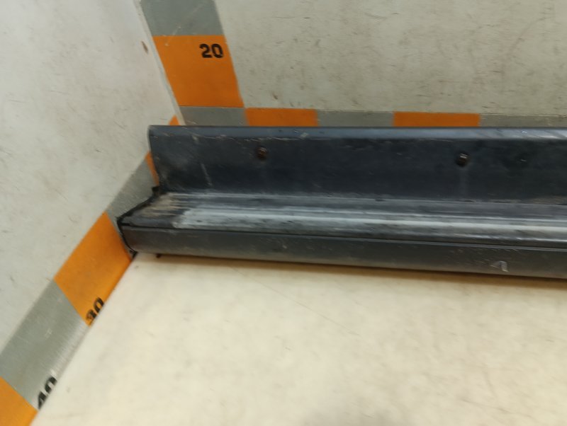 Подножка левая