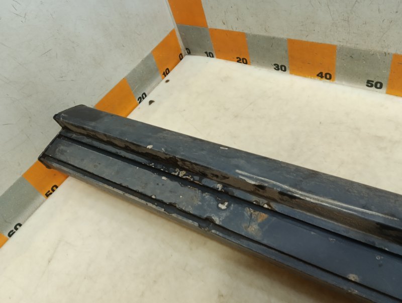 Подножка левая