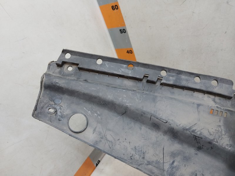 Кожух замка капота