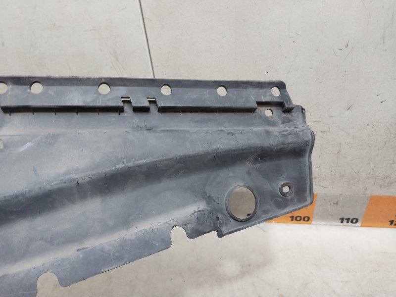 Кожух замка капота