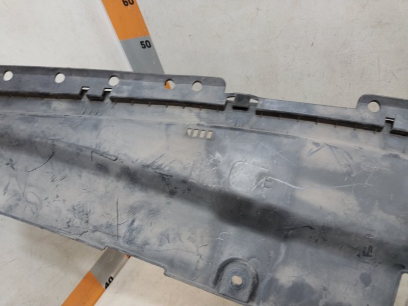 Кожух замка капота