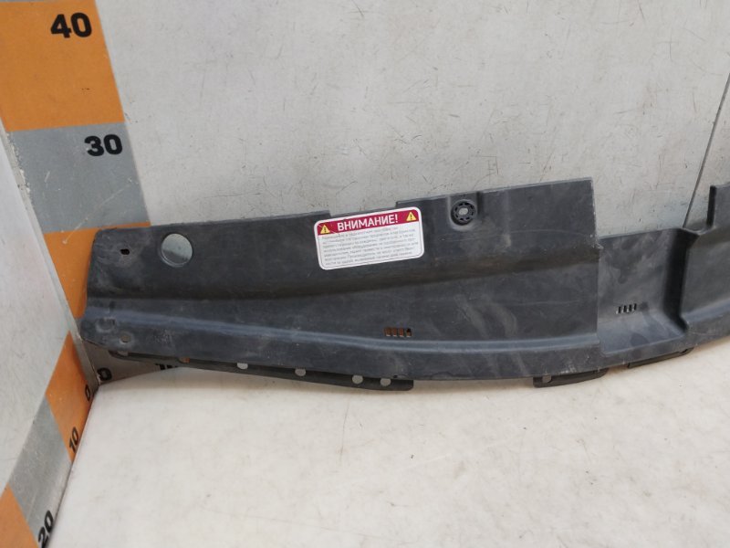 Кожух замка капота