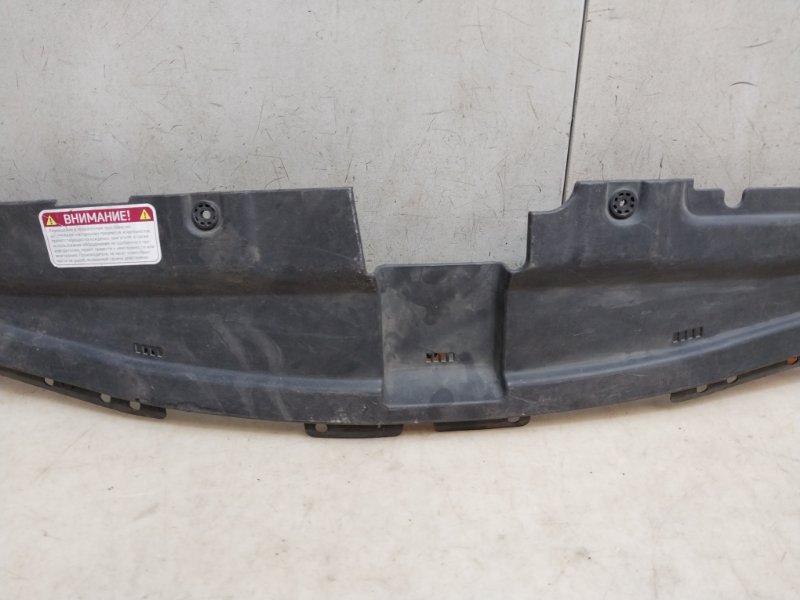 Кожух замка капота