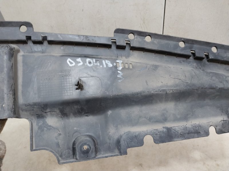 Кожух замка капота