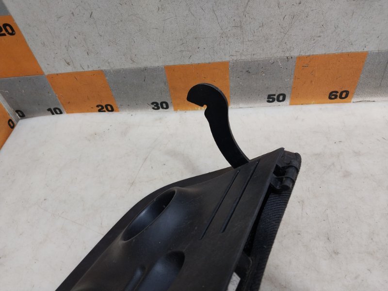 Крышка бардачка