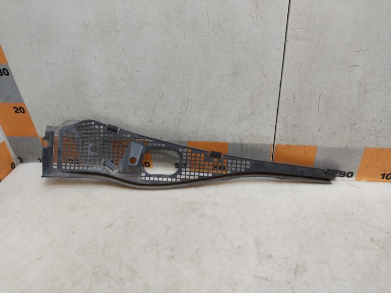 Планка под лобовое стекло