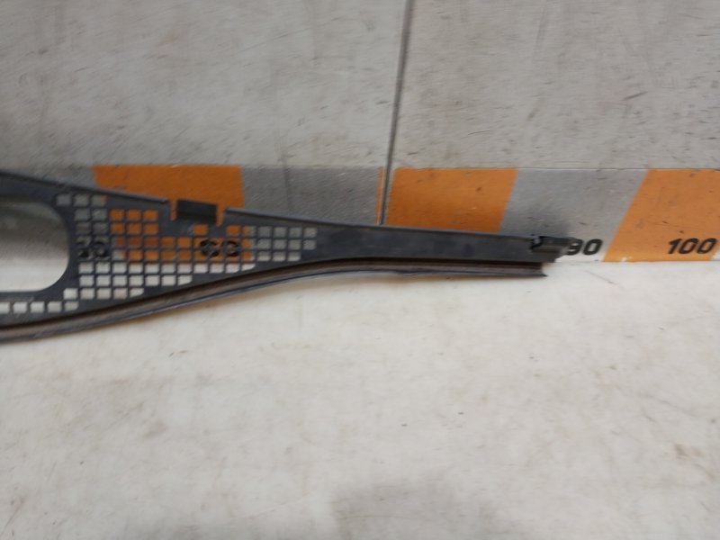 Планка под лобовое стекло