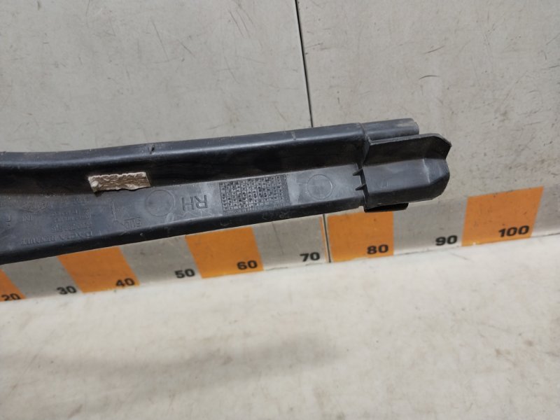 Планка под лобовое стекло