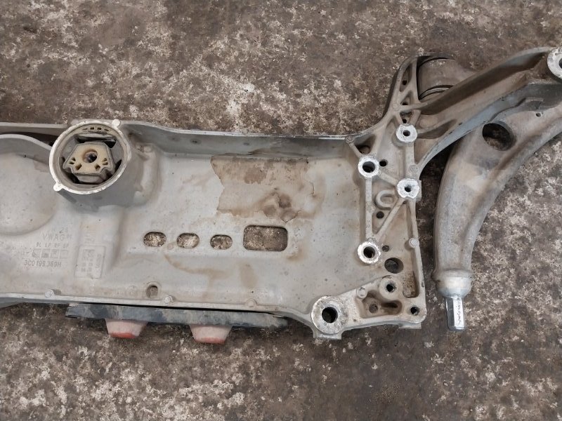 Балка подмоторная