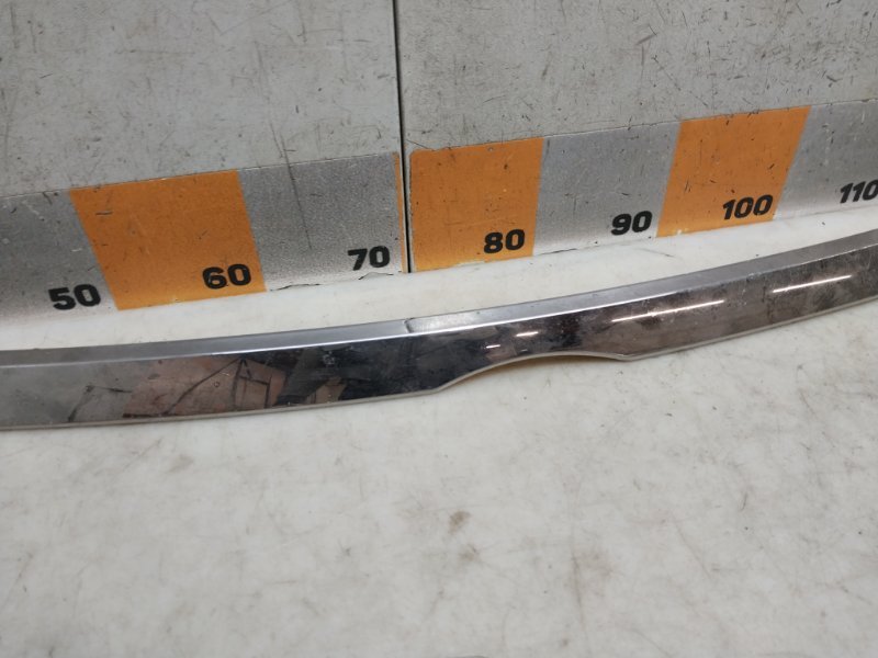 Молдинг капота