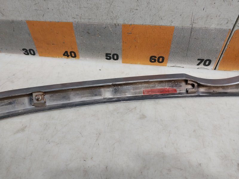 Молдинг капота