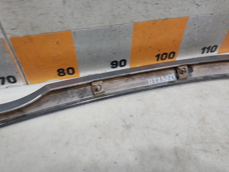 Молдинг капота