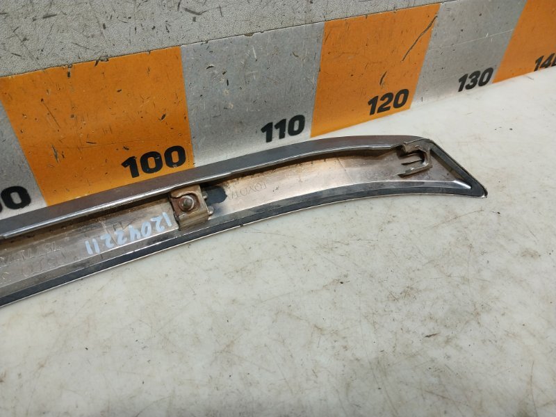 Молдинг капота