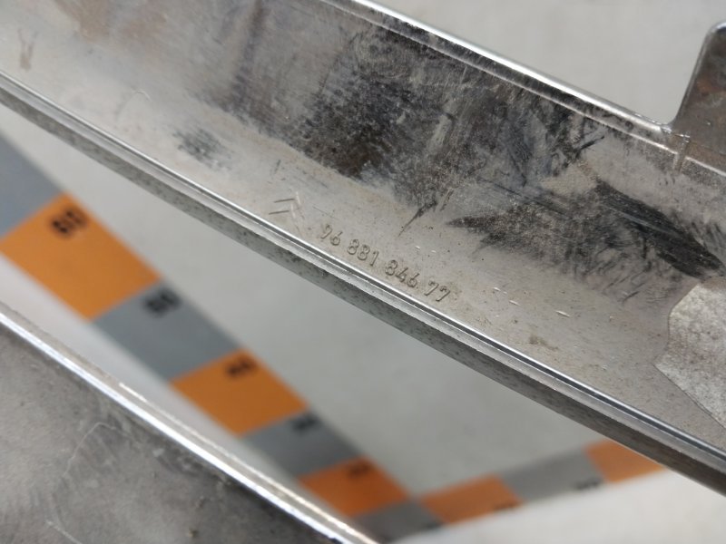 Накладка на решетку радиатора