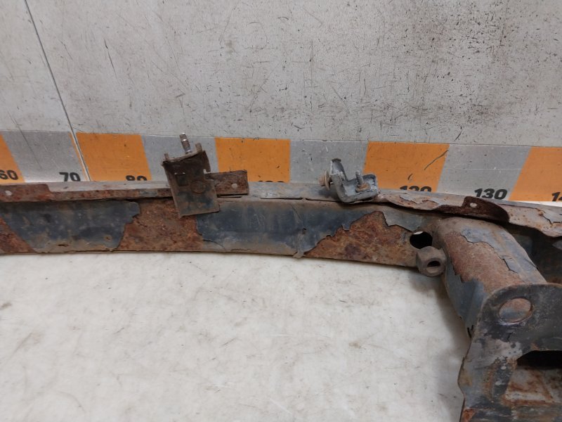 Усилитель переднего бампера