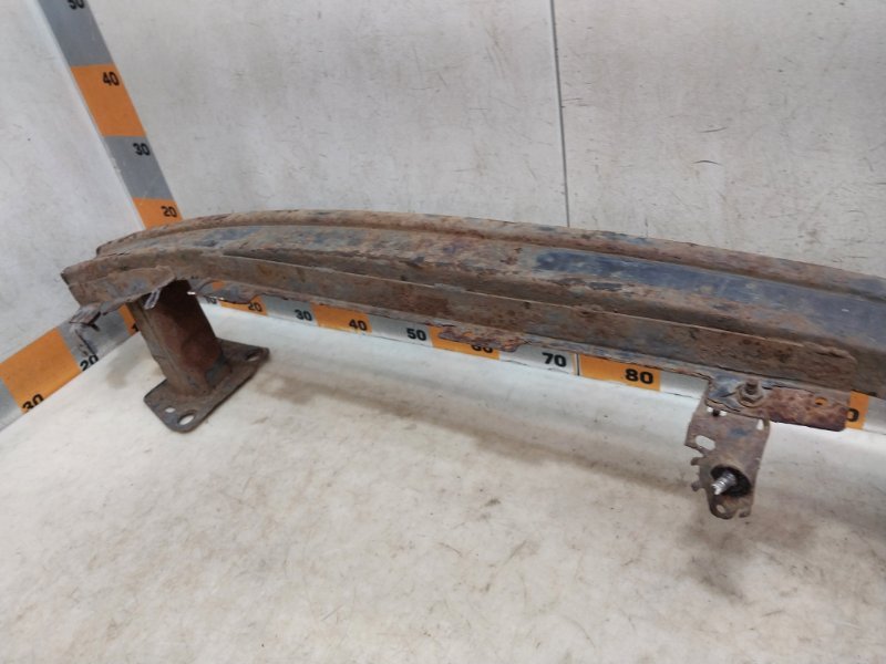 Усилитель переднего бампера