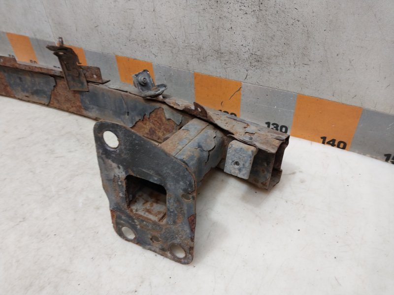 Усилитель переднего бампера